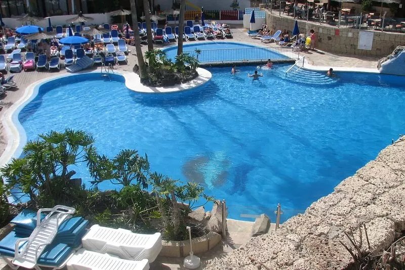 Beautiful apartment. 2 ch., sea view, south-facing terrace, swimming pool, the