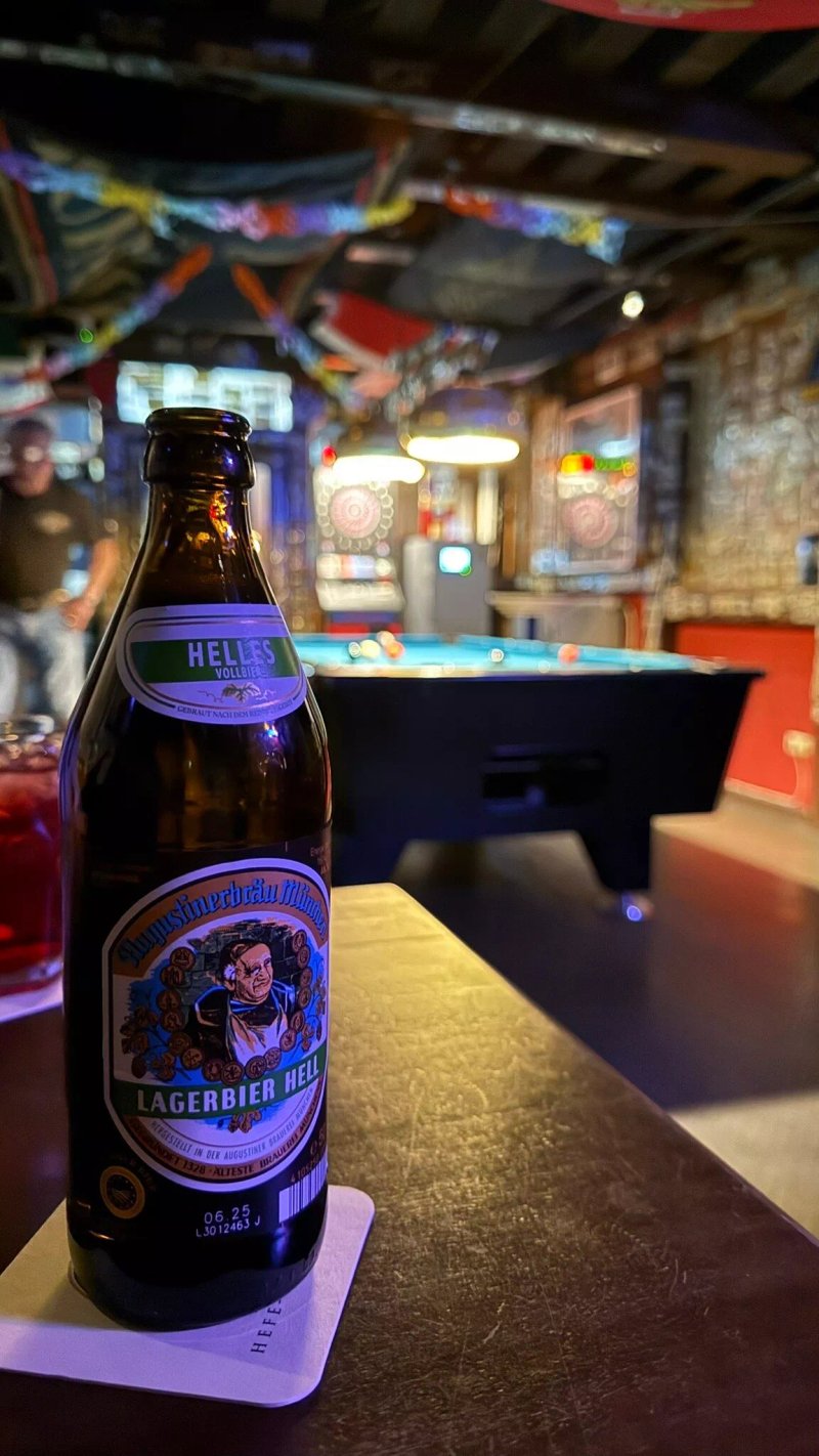 Ed's Bar