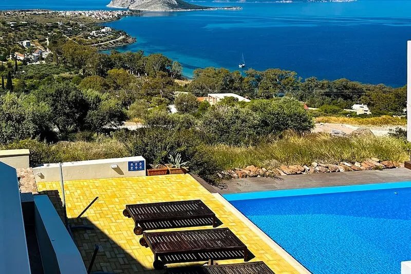 Minimalist, new condo with beautiful sea and mountain views
