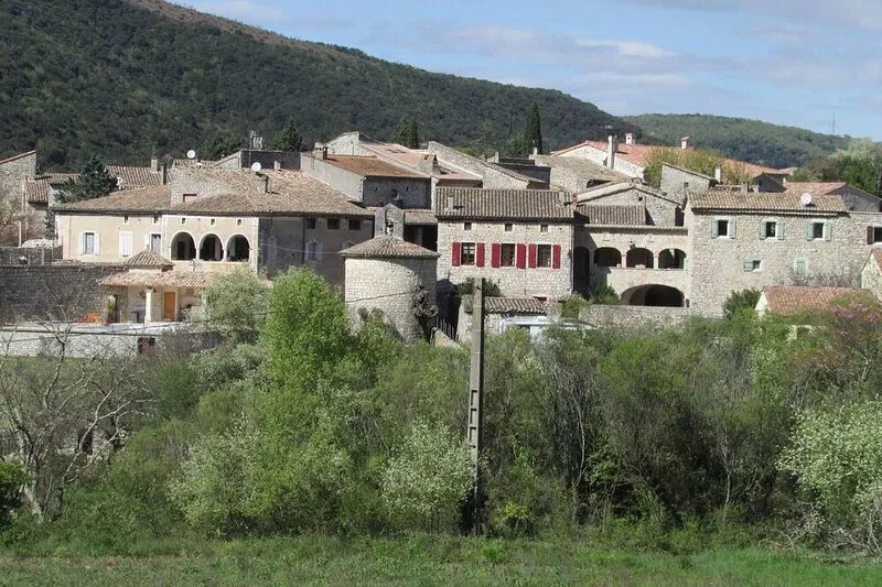 Cottage Babeth: near Vallon Pont d'Arc, 2 bedrooms, living room sofa 2p.  Maxi