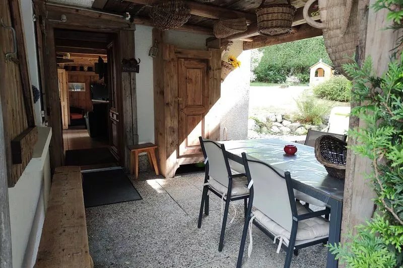 GARDEN IN CHALET WITH WIFI