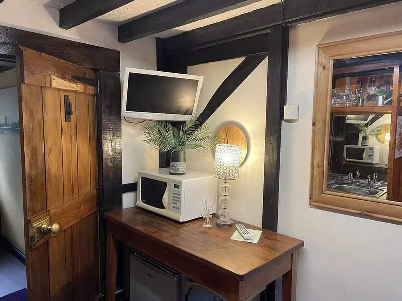 HAYLOFT DOUBLE BED ENSUITESLEEPING 2 NEXT TO THE FOX COVERT PUB YARM