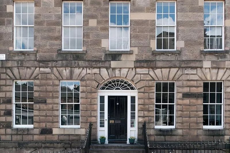 Union Street [363] is a Spacious 3 bedroom Georgian apartment in the city