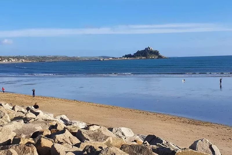 Detached granite cottage, 5 minute walk to the beach - Dogs Welcome