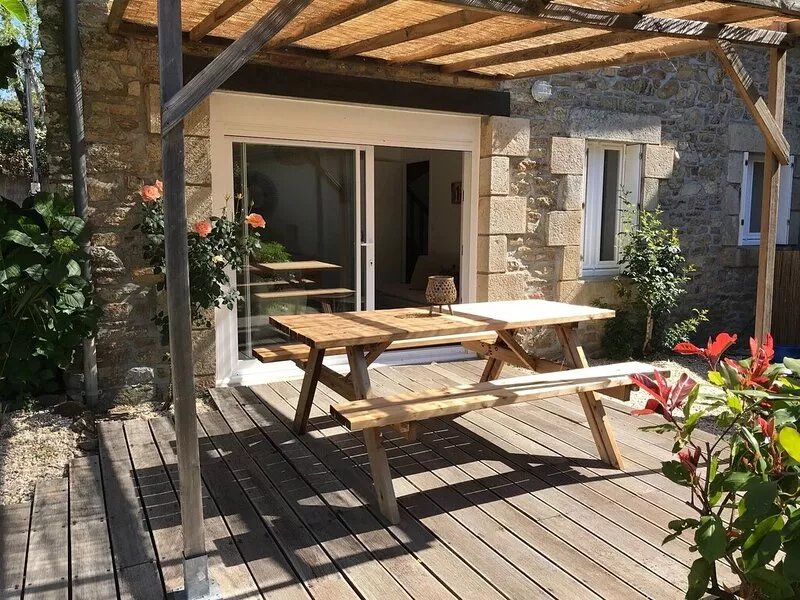 Stone house with pleasant, sunny enclosed garden