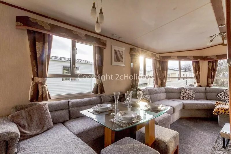 Lovely caravan for hire with decking at Skipsea Sands in Yorkshire ref 41015WF