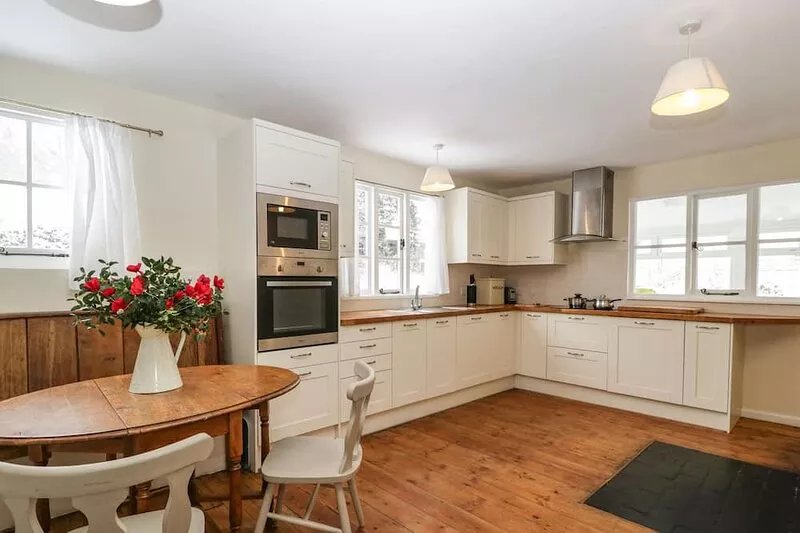 THE OLD RECTORY, pet friendly, with a garden in Presteigne