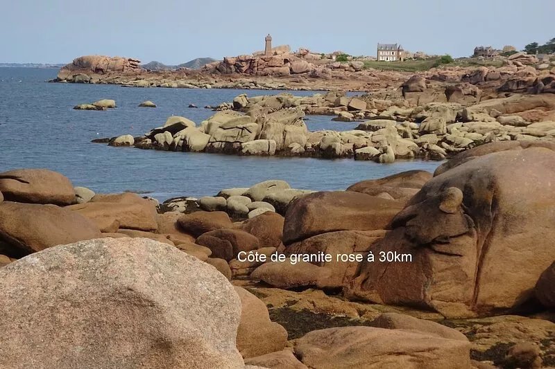 "LES COURLIS: comfortable family home, sea view, garden, beach250m away