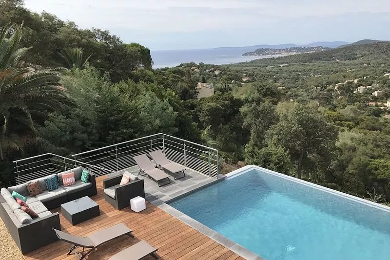 Spacious villa-Magnificent sea view-Iles du Levant +Mountain Overflow pool