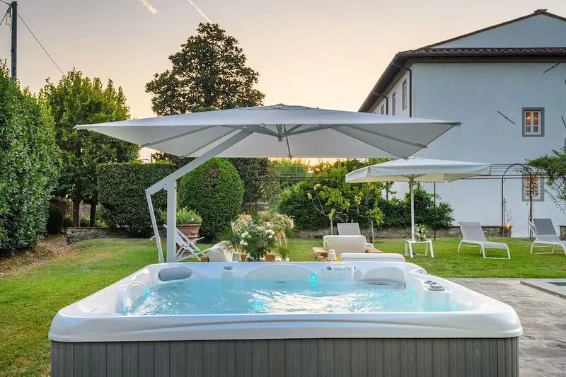 Air Conditioned 10 Bedrooms Luxury Villa and Pool in Lucca
