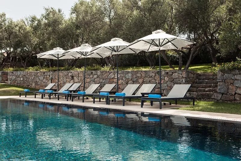 Ideal for Large Groups (max 14 person),Swimming Pool,Close to the sandy beaches