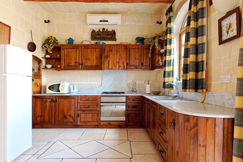 Tal-Hamramann Farmhouse, Airconditioned, 4 Bedroomed Farmhouse with Pool