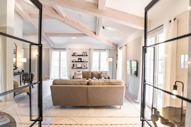 Stylish villa with big pool, garden and aircon