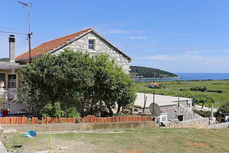 One bedroom apartment with terrace and sea view Lumbarda, Korčula (A-4429-a)