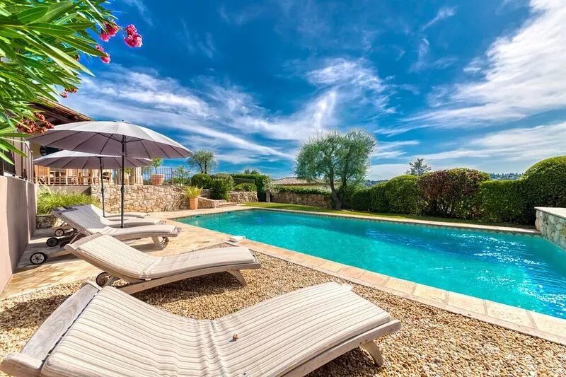 Villa Tainfony big HEAT swimming pool, gym, sauna, pétanque, walk to village
