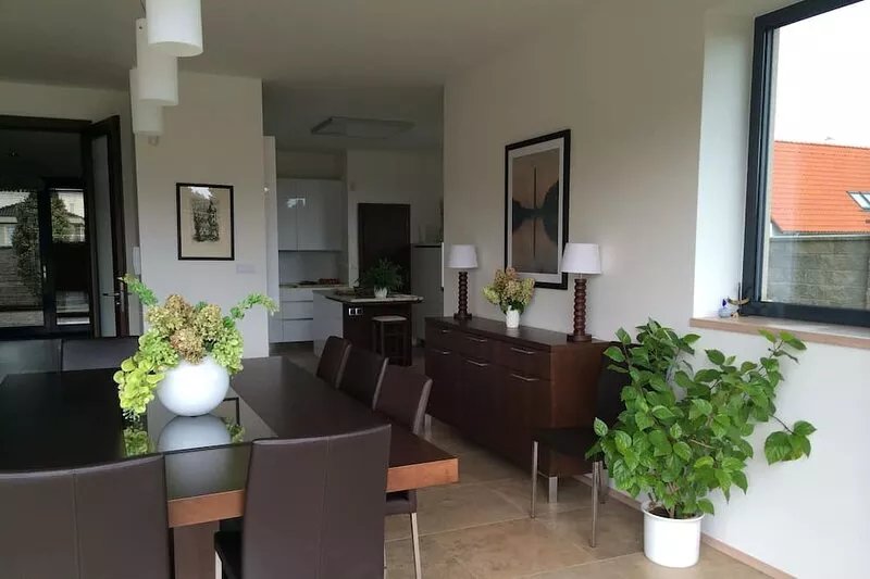 Luxury villa with swimming pool and tennis court