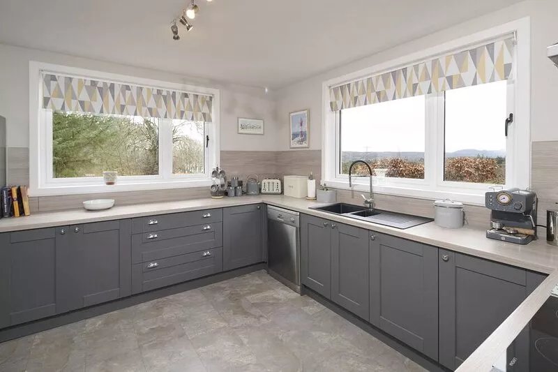Luxury Highland Getaway with hot tub by Loch Ness on the Great Glen way - Glen