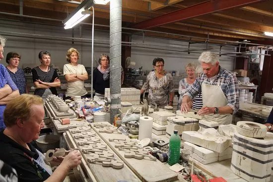 Montagne Aardewerkfabriek - Dutchceramics Voor Al Uw Delftsblauw Of Delftware