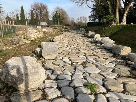 Decumano di Aratria Galla