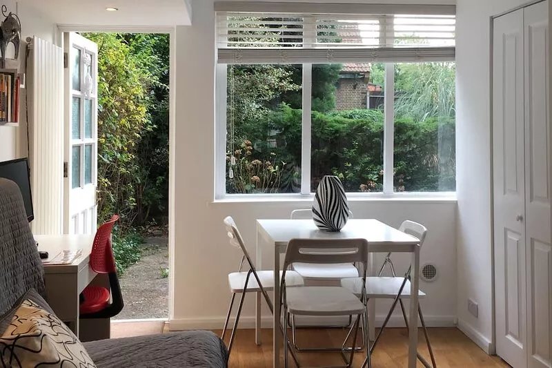 lovely garden studio flat sleeps up to 4 people