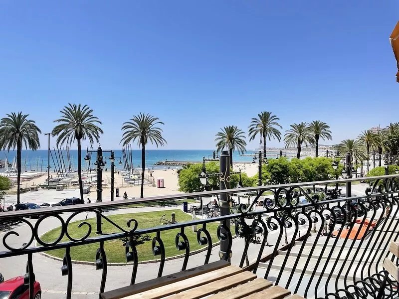 RIBERA PETIT BY BLAUSITGES Small apartment with superb sea views in Sitges.