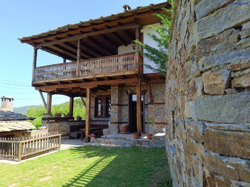 LITTLE BIRD Guesthouses, Leshten