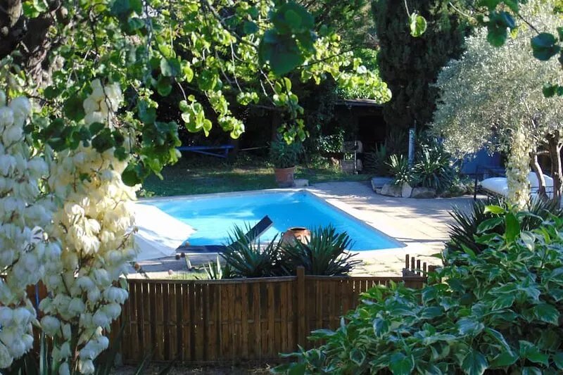 In the heart of Aix en Provence, 1 km 200 walk from the historic center.
