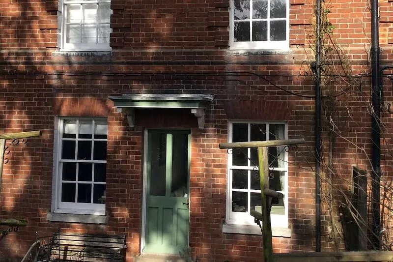 5* Wingham Kent Charming Victorian s/c Cottage sleeps 4 garden parking bike