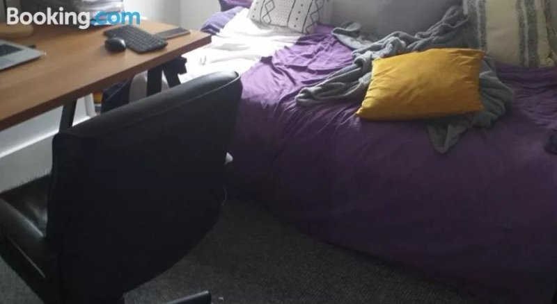 Cheap south London stay