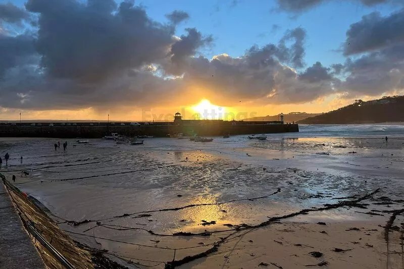 Your perfect family friendly seaside home w/ parking - 2 minutes from the