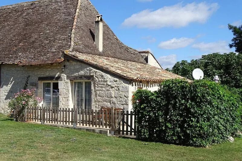 La Crèche, Cottage of 75 m2 for 2 people with swimming pool, large park