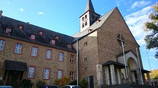 Katholische Kirche St. Hildegard und St. Johannes der Taufer
