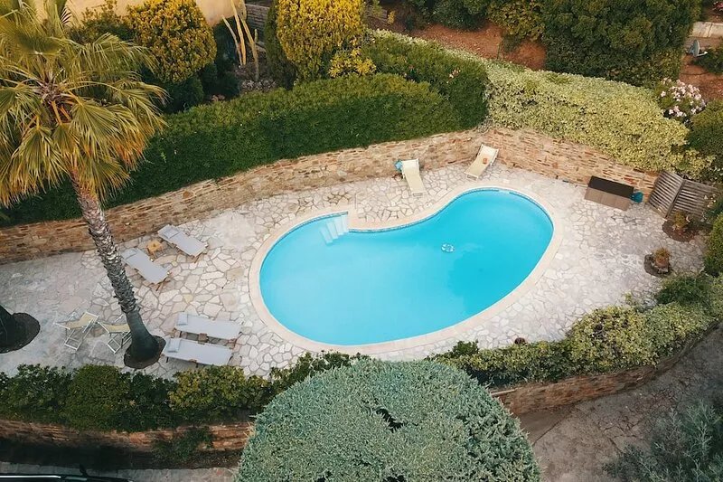 A charming villa 5 minutes walk from the Canadel beach
