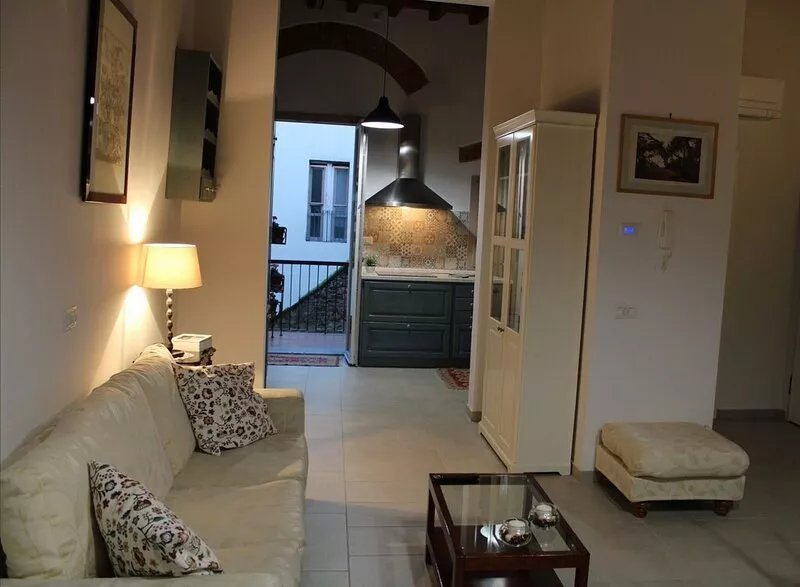 "L.G. House" near Ponte Vecchio with a lovely balcony