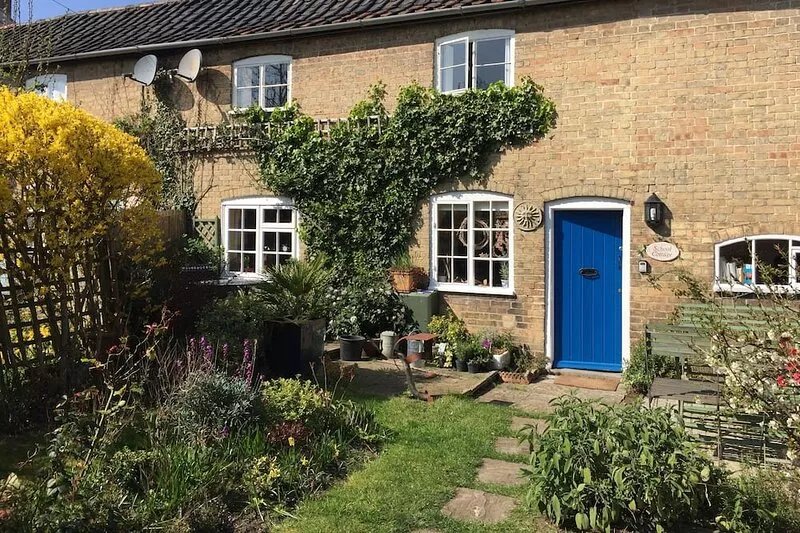 Charming cottage for two close to Suffolk Heritage Coast