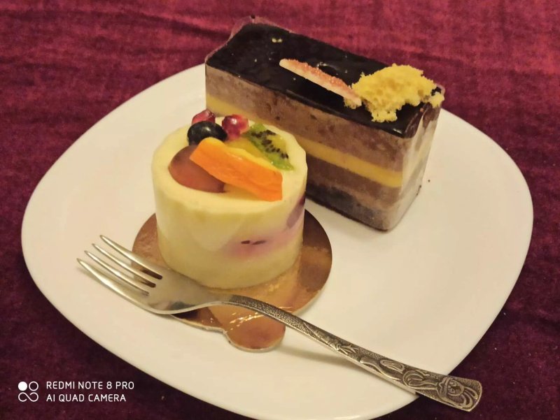 Kiss Virag Confectionery