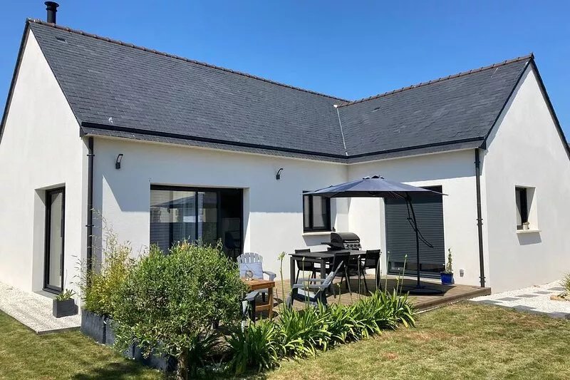 Brand new holiday home steps away from the sea