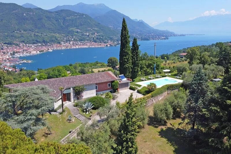 Villa with Private Pool and stunning Lake Views in large private park, sleeps 13
