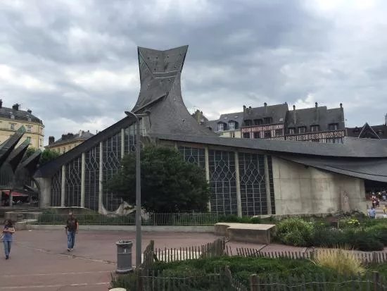 L’eglise sainte Jeanne d’Arc
