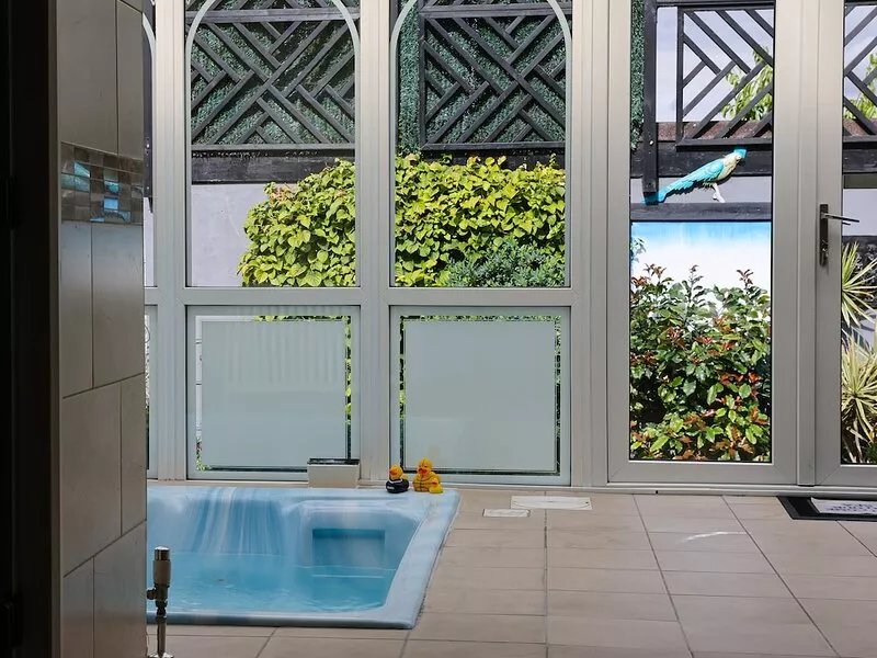 Luxurious 3 double bed property, all ensuite, plus sauna, steam room, hot tub
