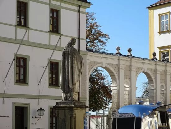Denkmal fuer Otto von Freising