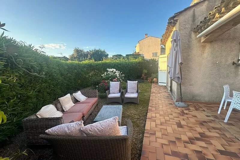 Sainte Maxime: House with garden on french riviera. Terrace with solarium