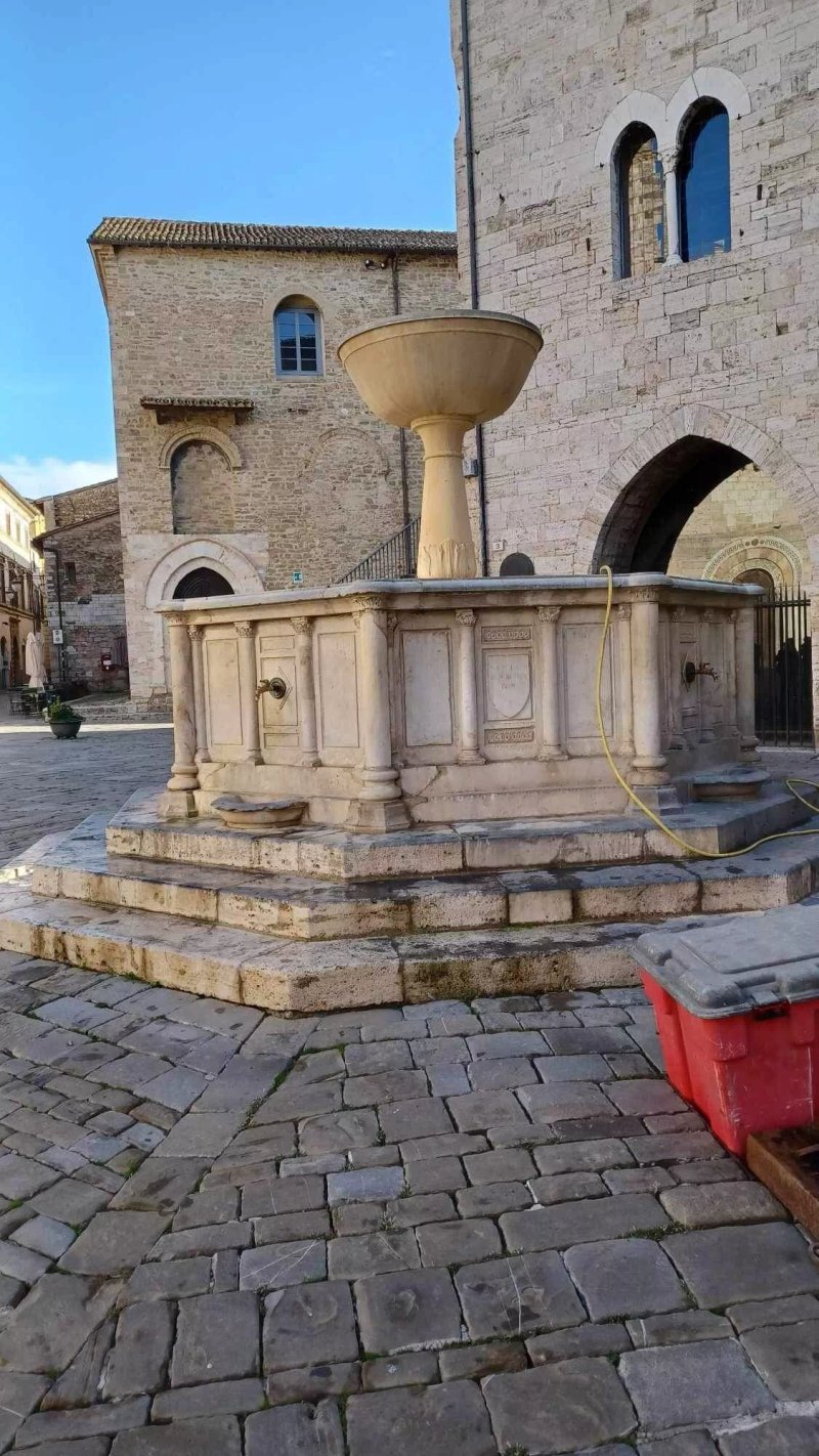 Fontana Monumentale Di Piazza
