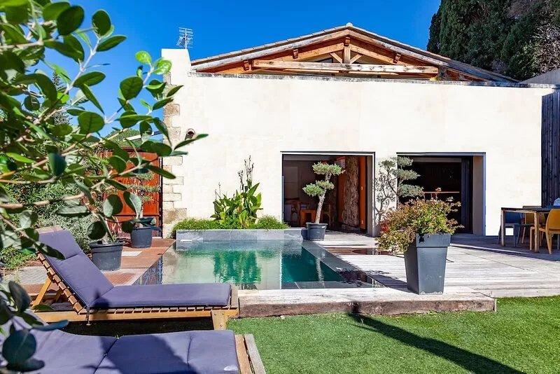 In Provence near the Luberon. Contemporary house with private heated pool