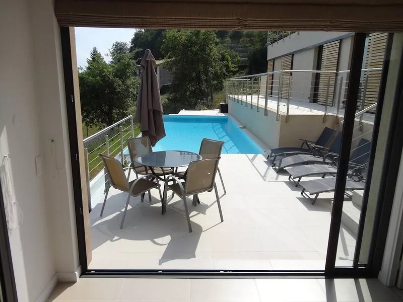 Holiday Guest House, Recent, Infinity pool, sea view,Tourrettes sur Loup/Vence