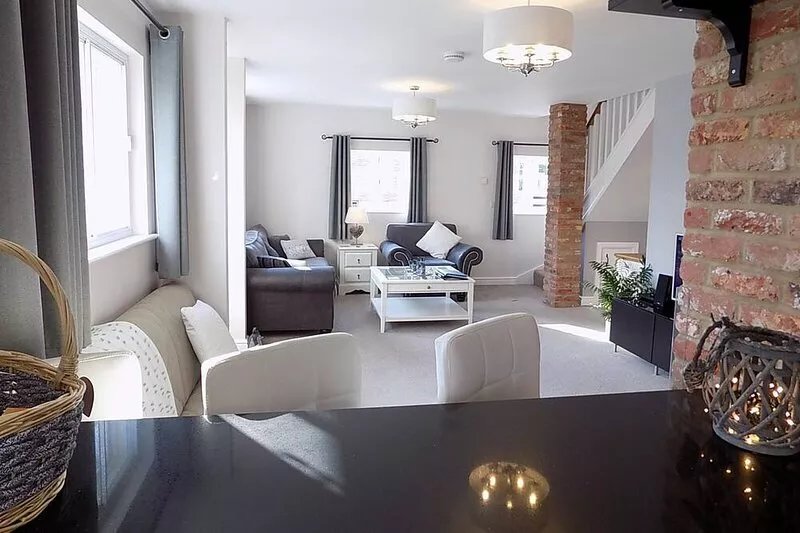Double Award Winning, Stunning 1700's Grade 2 listed cottage near Stonehenge