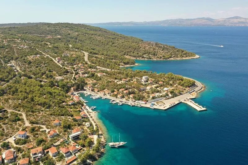 Unwind in a lovely island home with amazing sea views