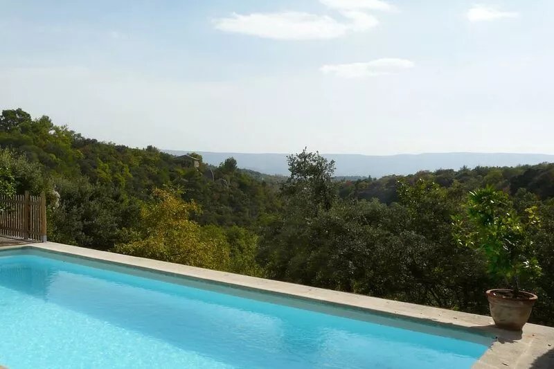 PROMOTION Panoramic view of the Luberon Les Fileuses