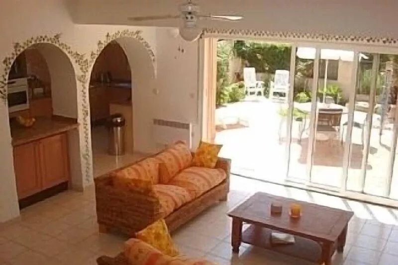 Fully aircon, Modern Pretty House on the Outskirts of Well Provisioned  Village