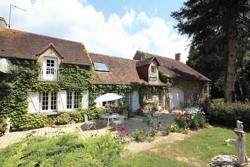 Charming bed and breakfast near the town of ALENCON 6 KM